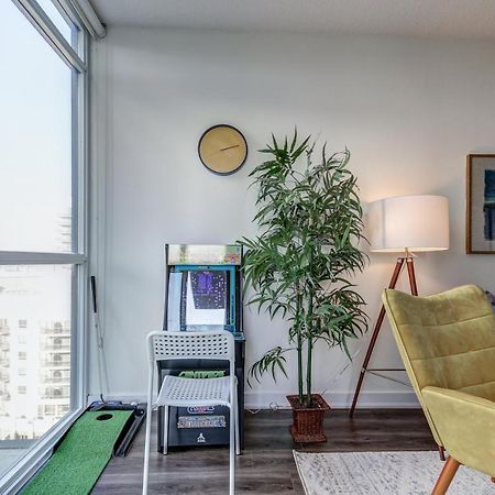 The Benetton Suite - Square One 1 Bedroom + Den + 1 Parking Mississauga Exterior foto