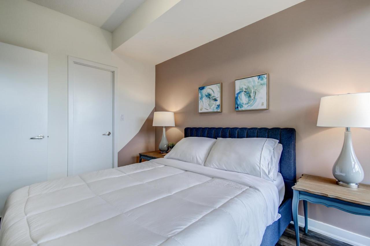 The Benetton Suite - Square One 1 Bedroom + Den + 1 Parking Mississauga Exterior foto